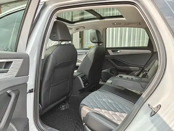 Volkswagen Sagitar 2024