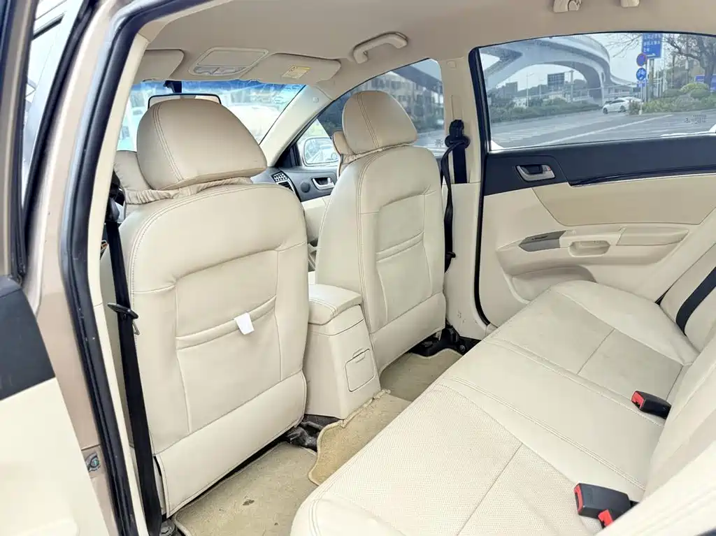 Geely Emgrand Classic 2013 — фото 11