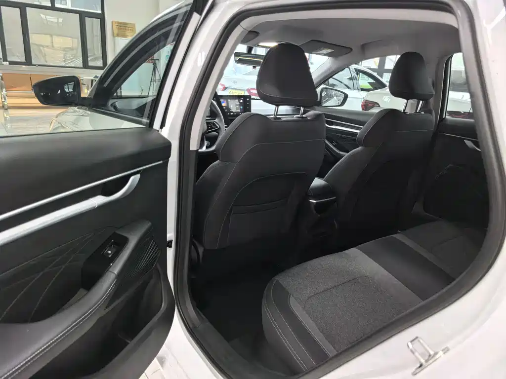 Geely Emgrand 2026