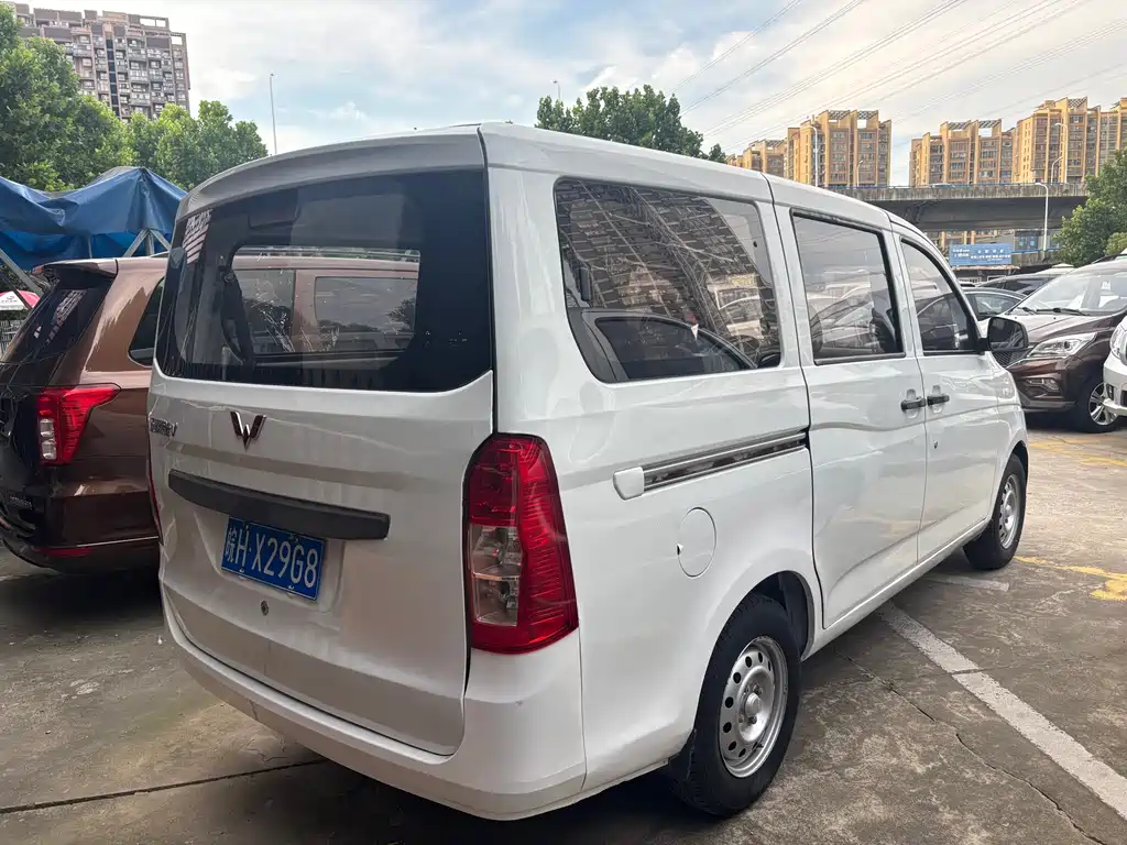 Wuling Rongguang V 2016