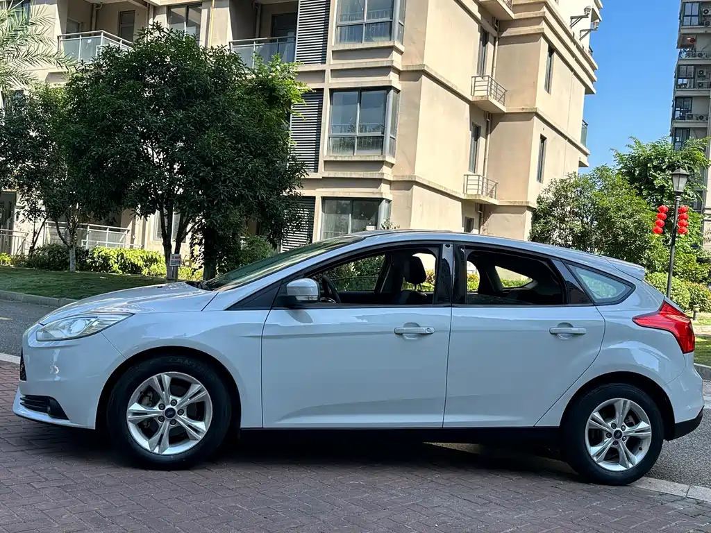 Ford Focus 2015 — фото 8