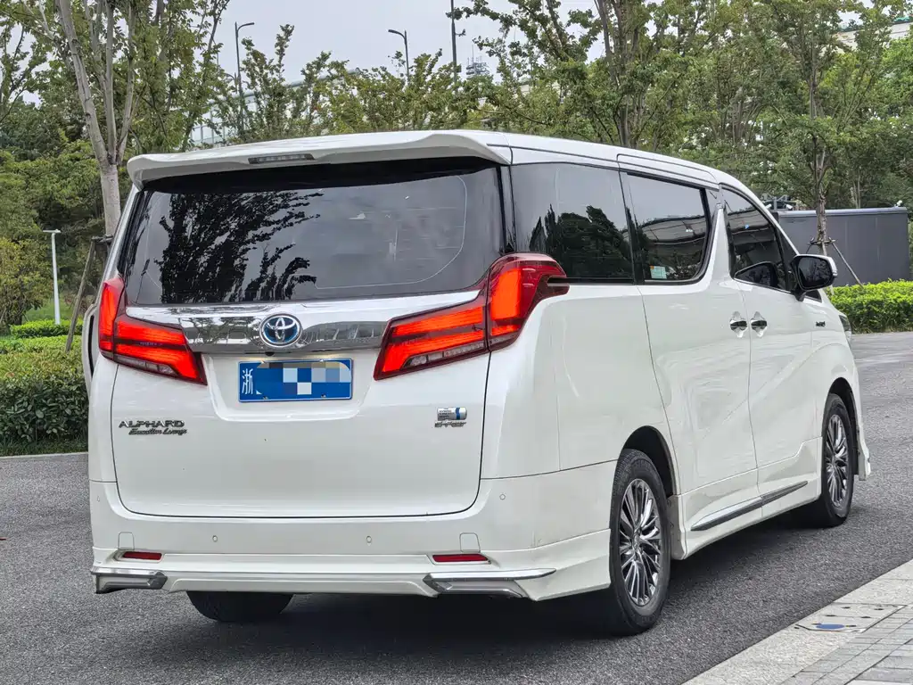 Toyota Alphard 2023 — фото 6