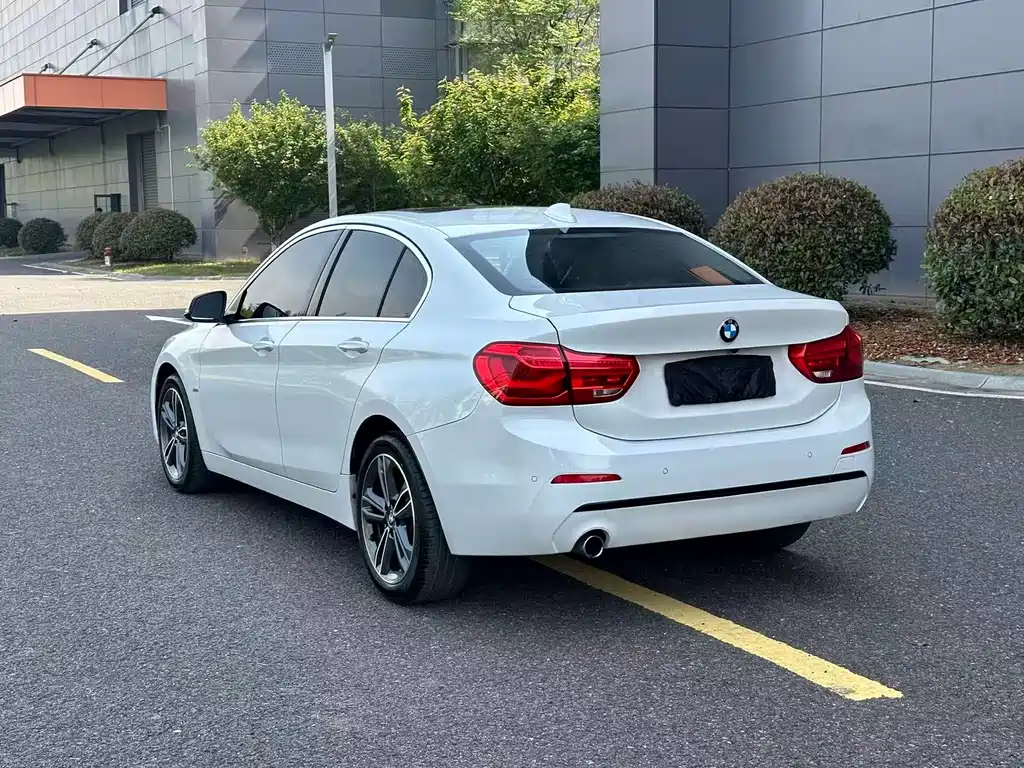 BMW 1 Series 2017 — фото 17