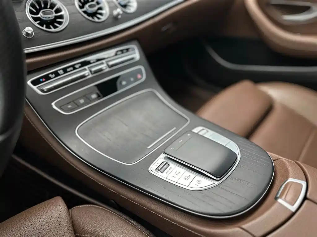 Mercedes-Benz E-Class 2021 — фото 15