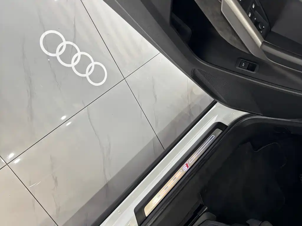 Audi Q3 2022 — фото 9