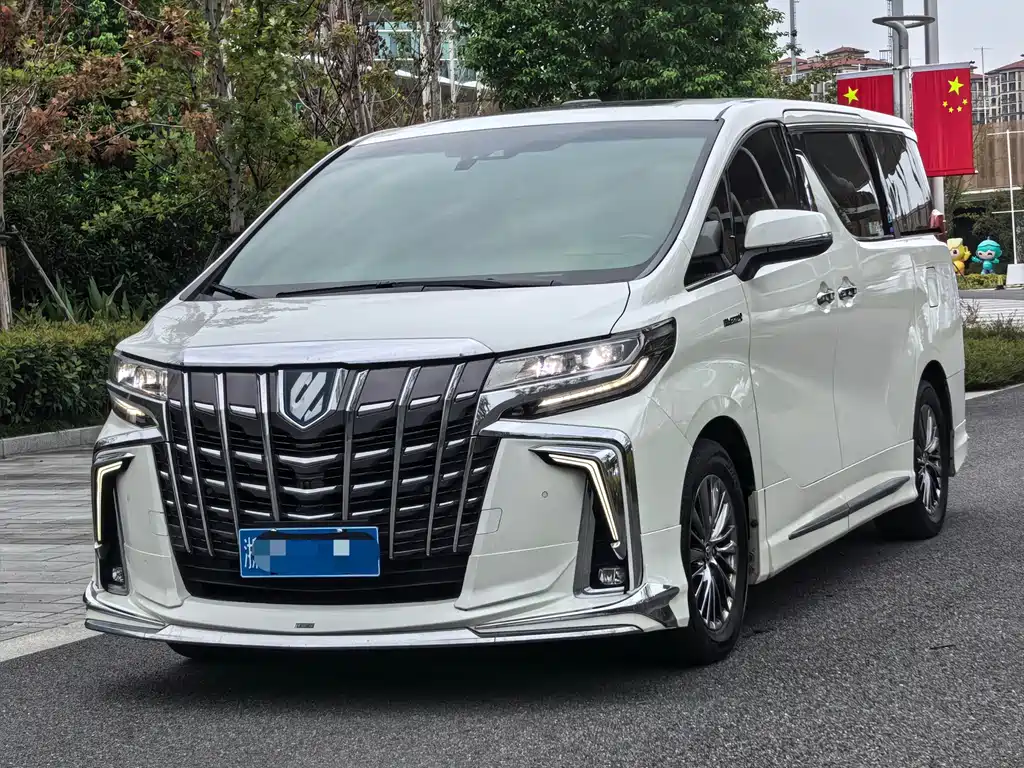 Toyota Alphard 2023 — фото 1