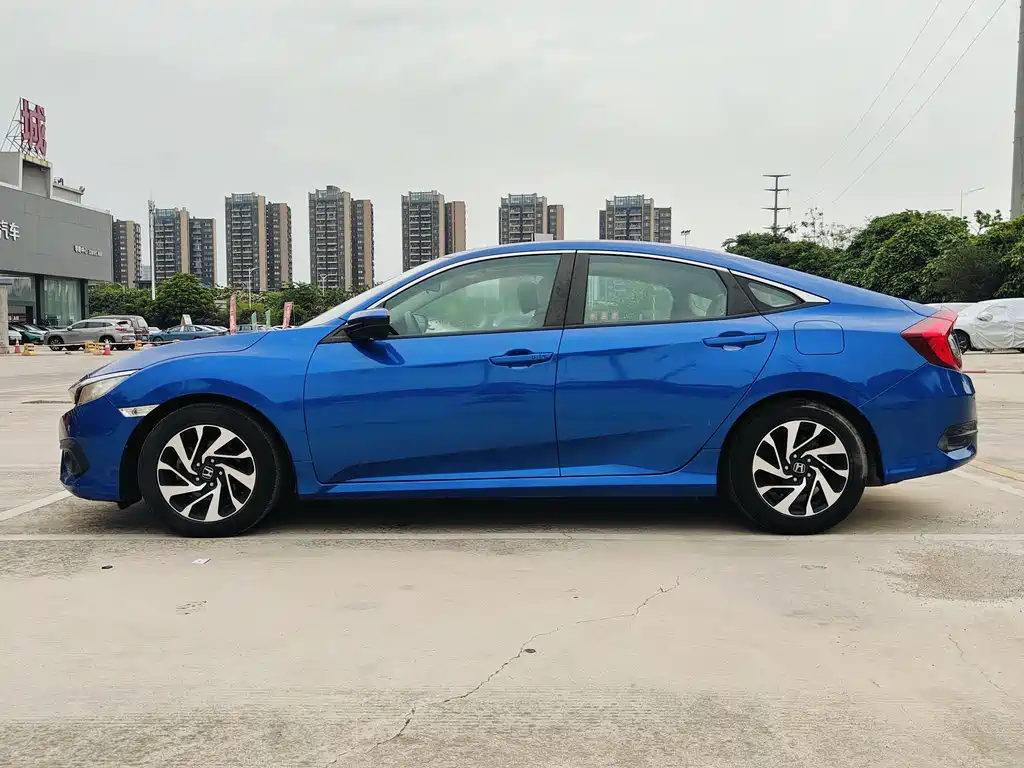Honda Civic 2018 — фото 6