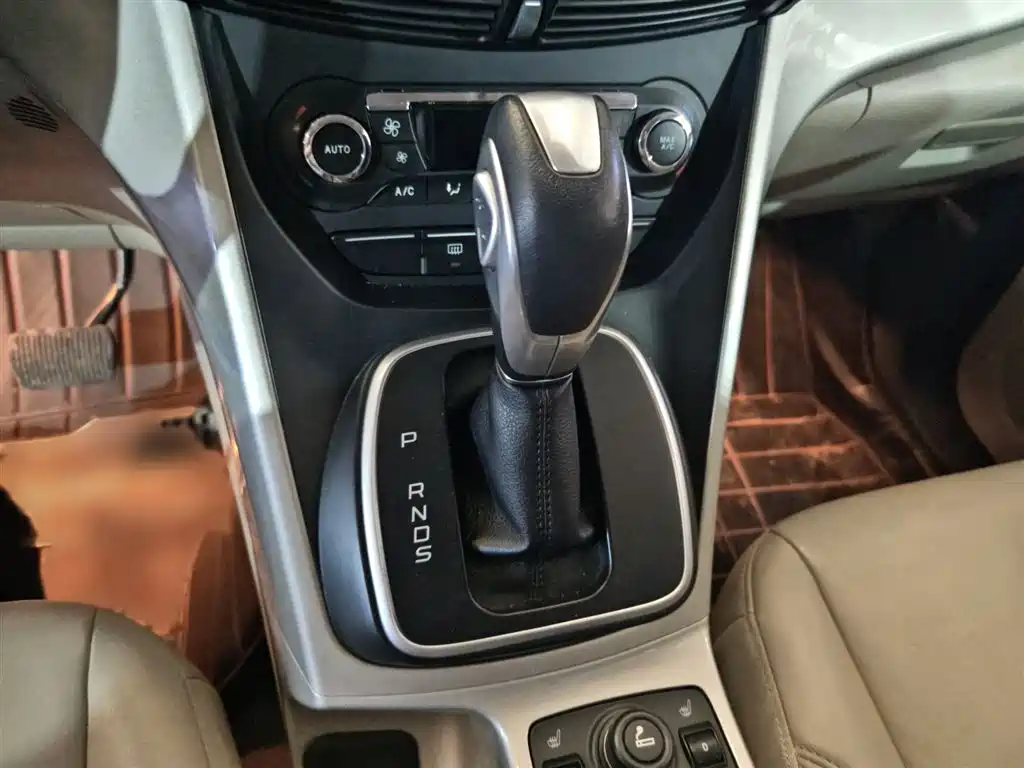 Ford Kuga 2014 — фото 10