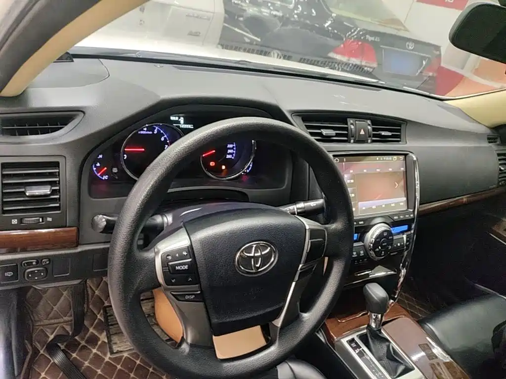 Toyota Reiz 2015 — фото 10