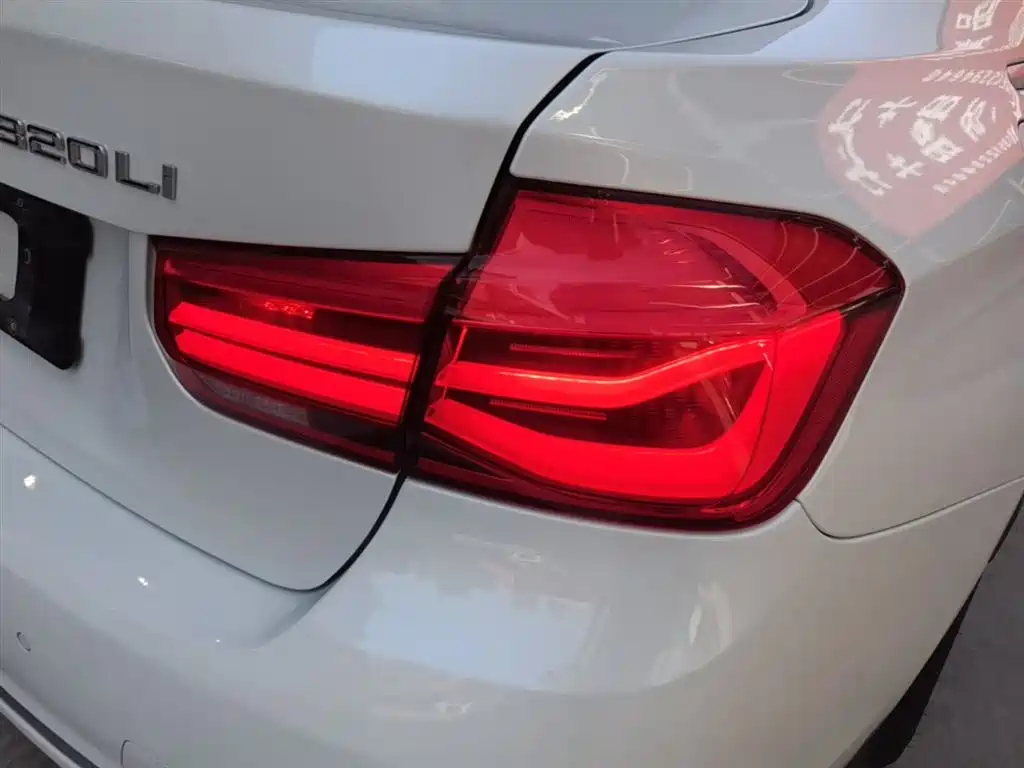 BMW 3 Series 2018 — фото 8