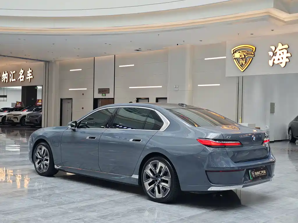 BMW i7 2023 — фото 3