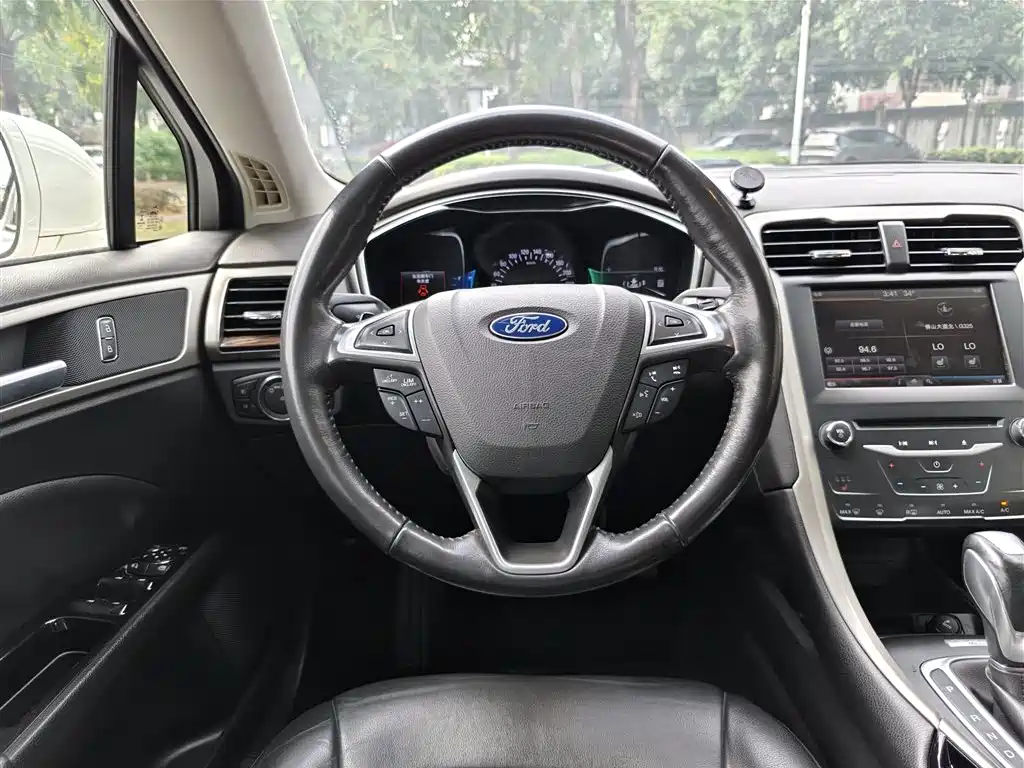 Ford Mondeo 2013 — фото 10