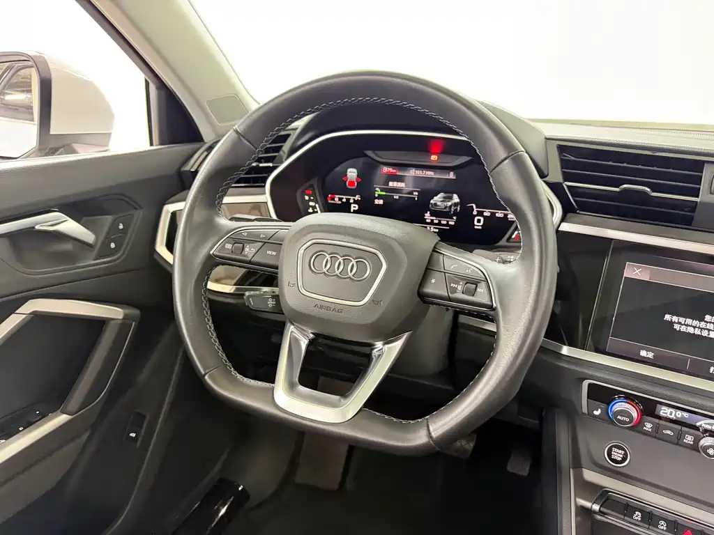 Audi Q3 2022 — фото 12