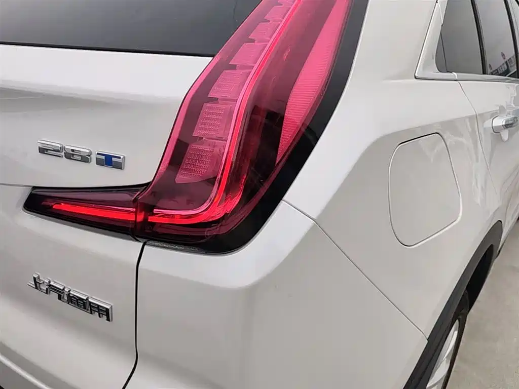 Cadillac XT4 2023 — фото 8