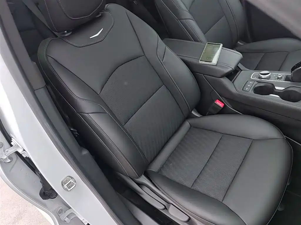 Cadillac XT4 2023 — фото 25