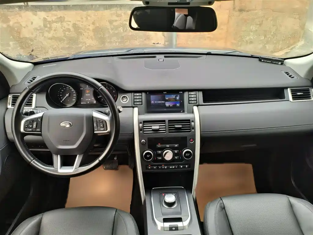 Land Rover Discovery Sport 2017 — фото 9