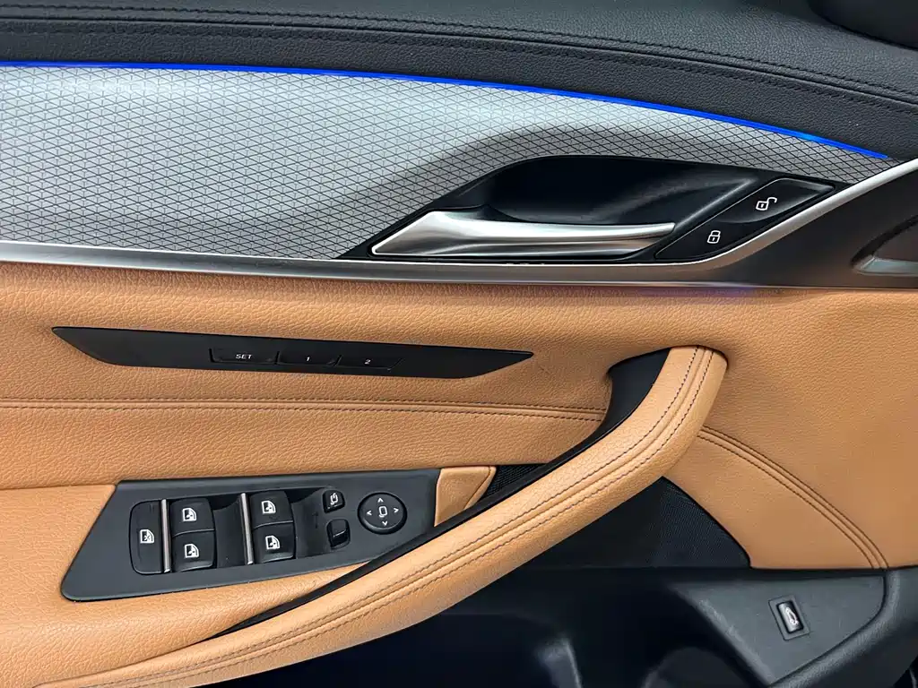 BMW 5 Series 2018 — фото 19