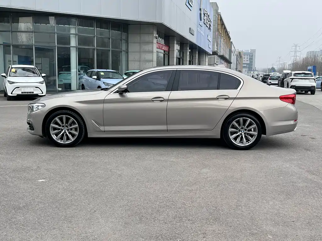 BMW 5 Series 2018 — фото 3
