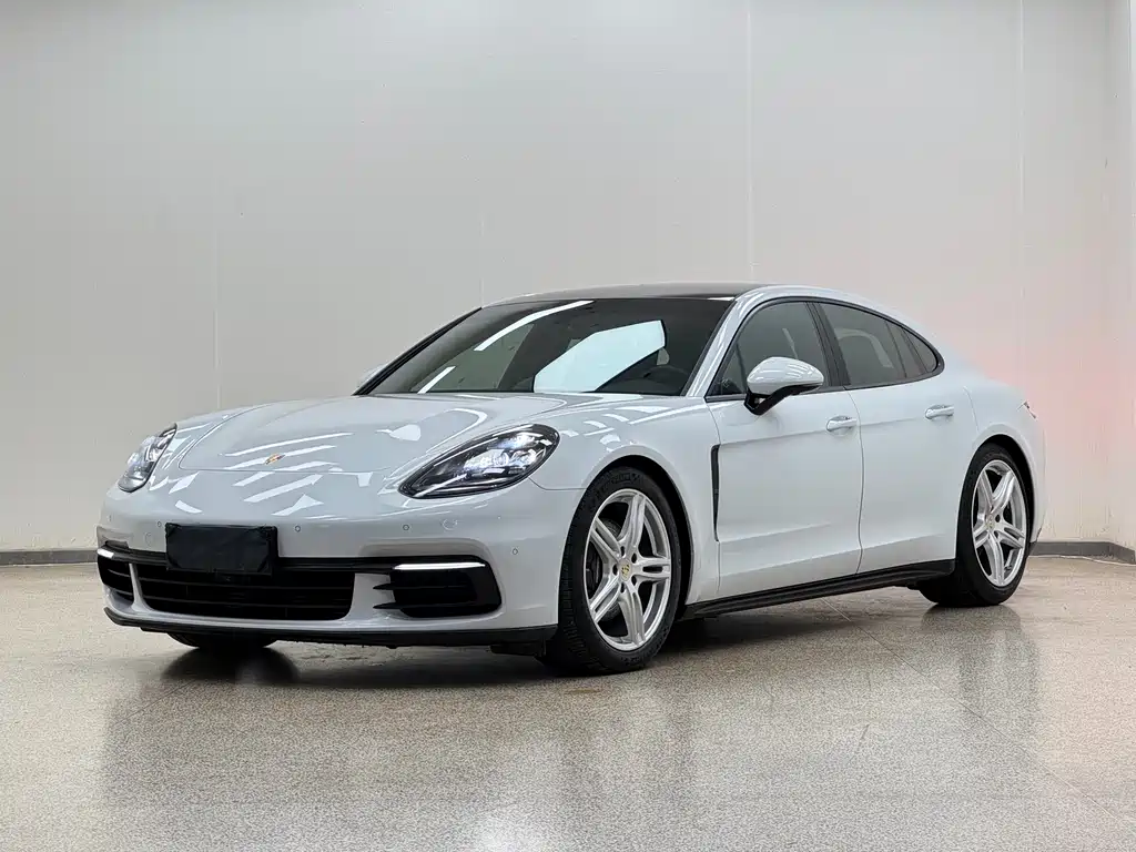 Porsche Panamera 2018 — фото 1