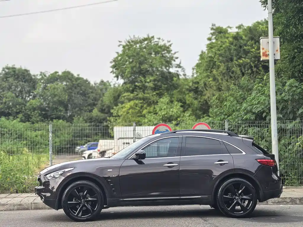 Infiniti QX70 2016