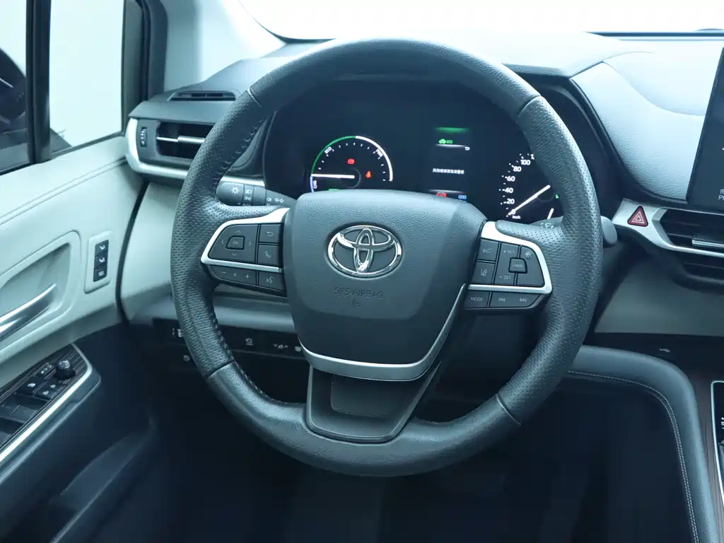 Toyota Granvia 2023 — фото 20