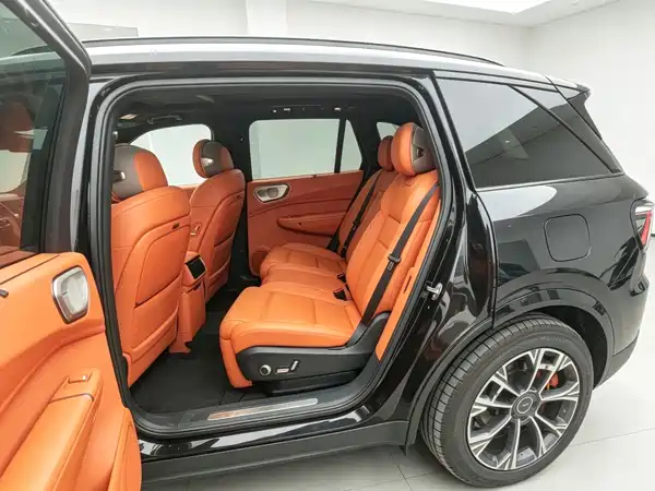 Lynk & Co 900 2025