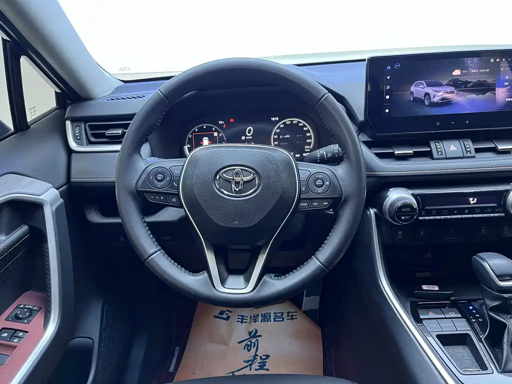 Toyota RAV4 2025 — фото 10