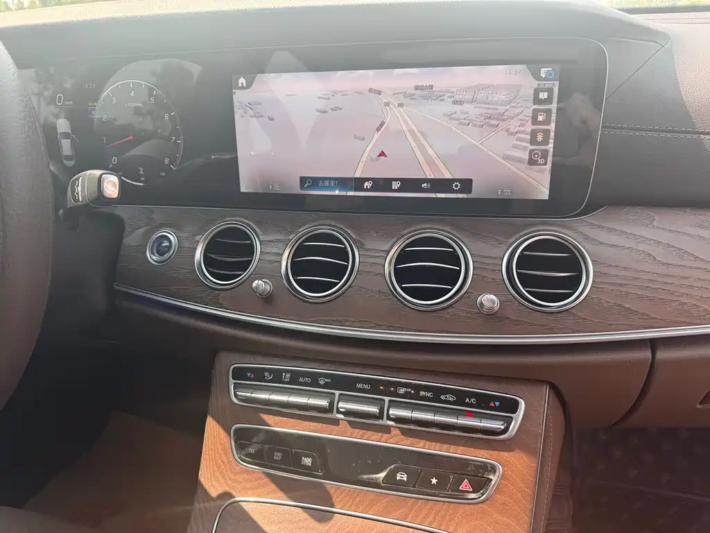 Mercedes-Benz E-Class 2023 — фото 23