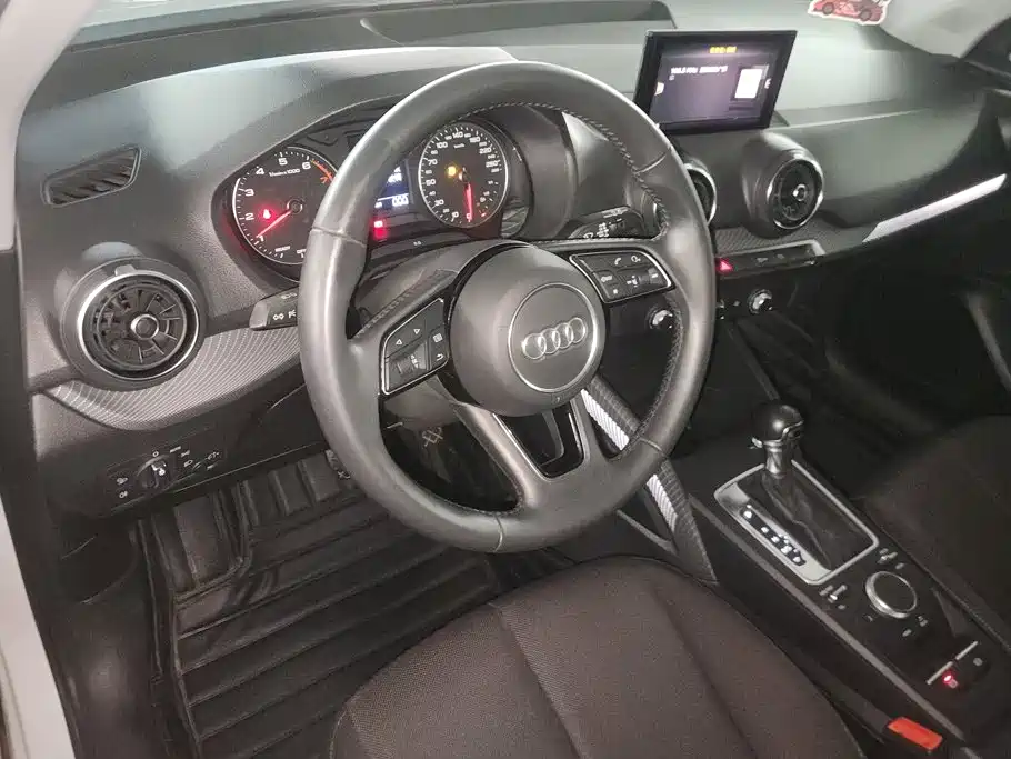 Audi Q2L 2019 — фото 12