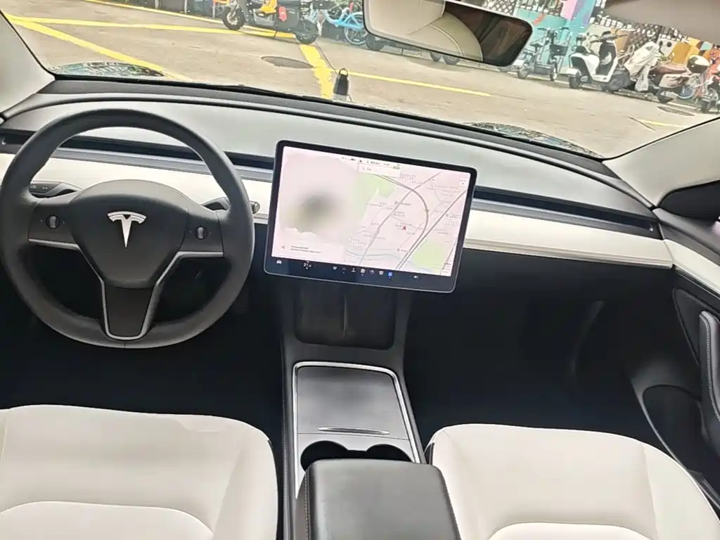 Tesla Model 3 2021 — фото 10