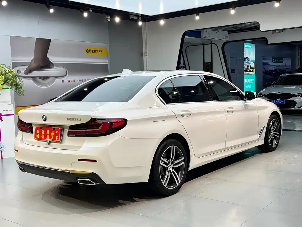 BMW 5 Series 2021 — фото 16