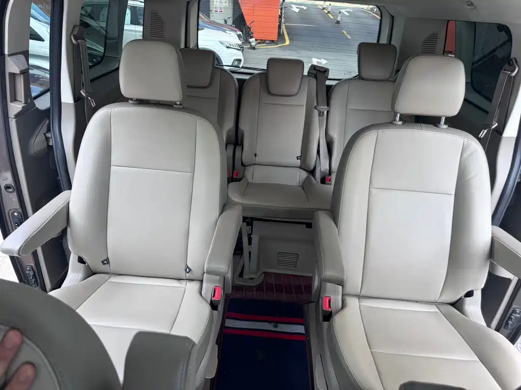 Ford Tourneo 2017 — фото 14