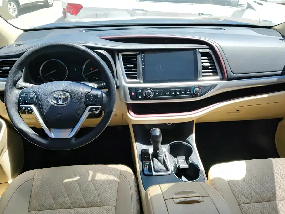 Toyota Highlander 2018 — фото 12