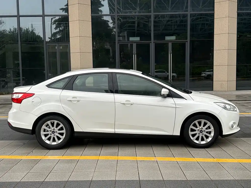 Ford Focus 2015 — фото 5