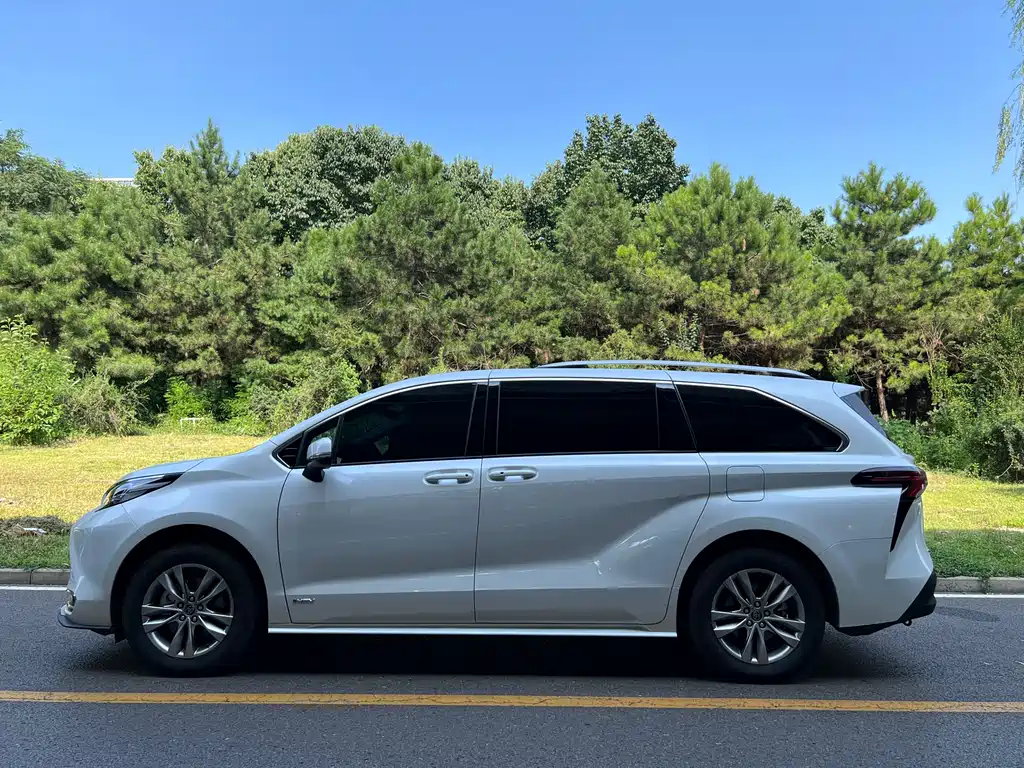 Toyota Sienna 2025