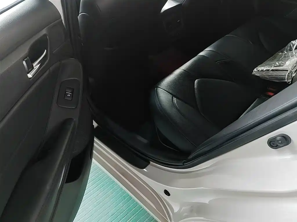 Toyota Avalon 2022 — фото 17