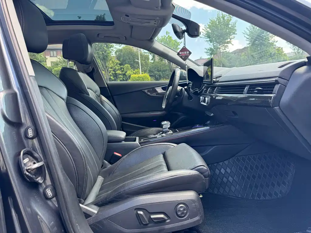 Audi A4L 2020