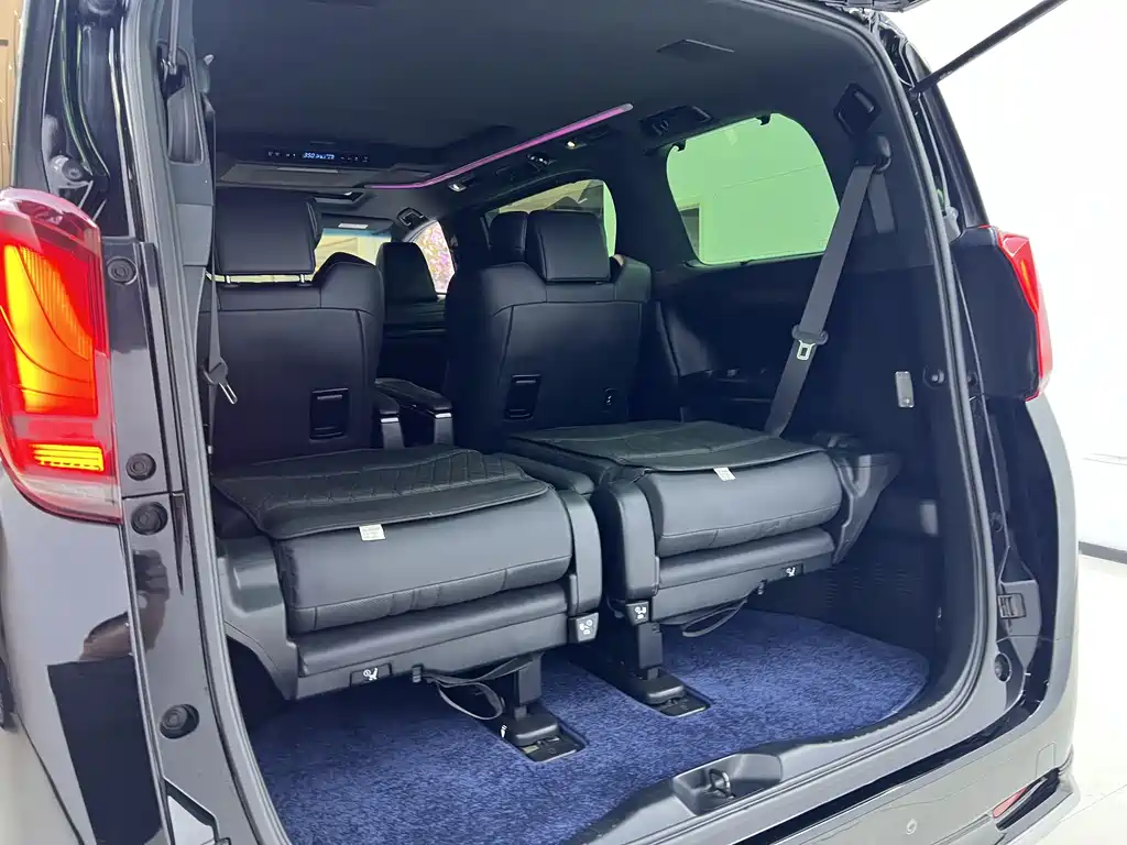 Toyota Alphard 2021 — фото 18