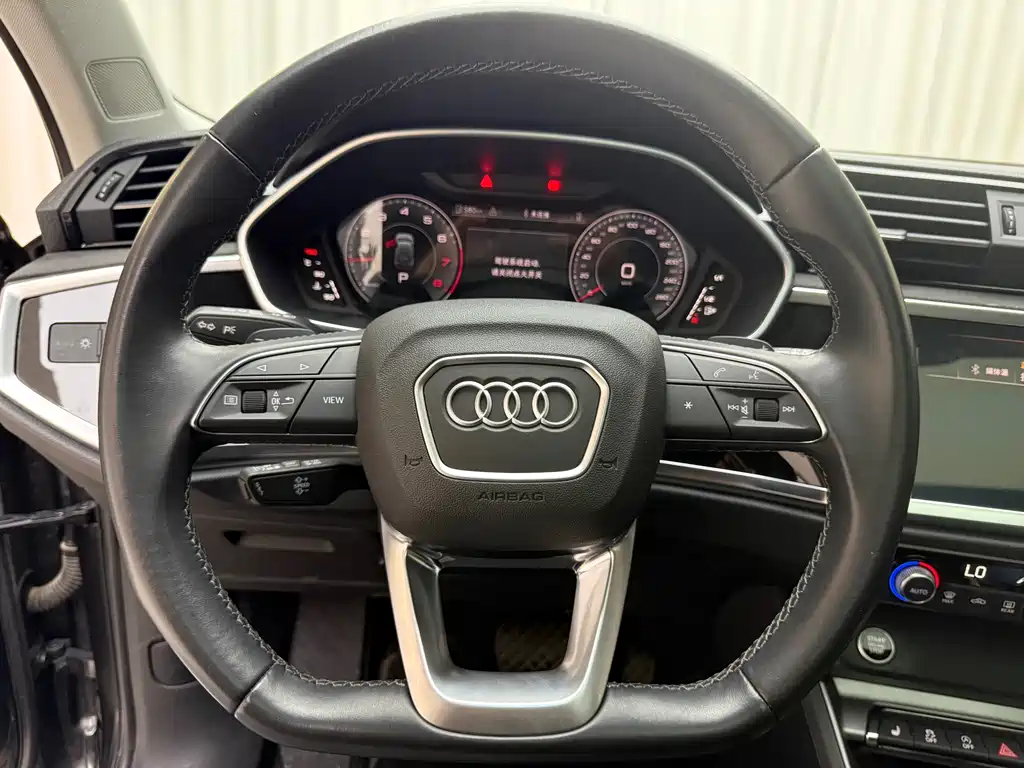 Audi Q3 2023 — фото 10