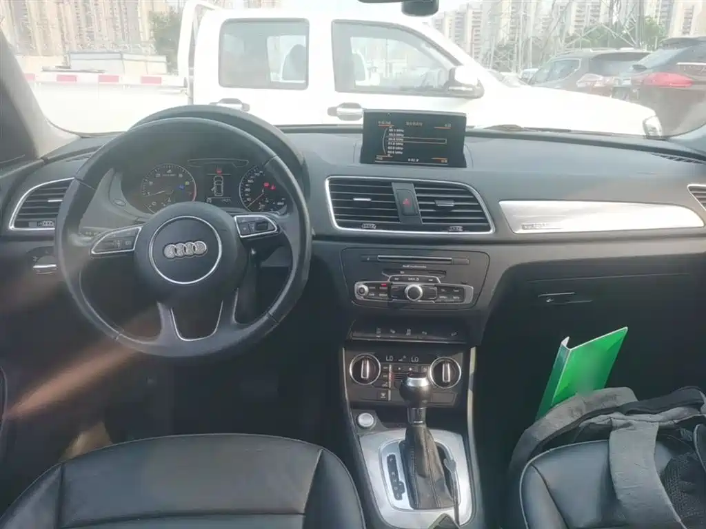 Audi Q3 2016 — фото 10