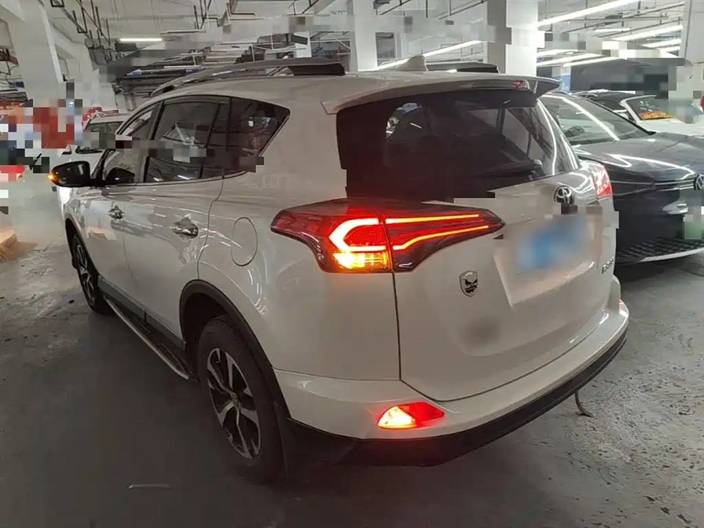 Toyota RAV4 2019 — фото 5