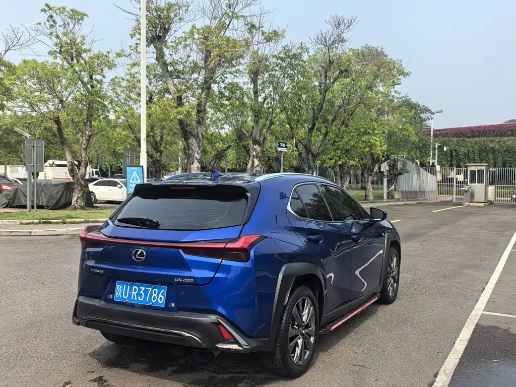 Lexus UX 2020 — фото 5