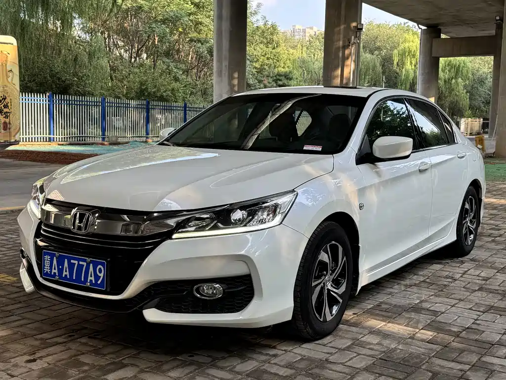 Honda Accord 2016 — фото 1
