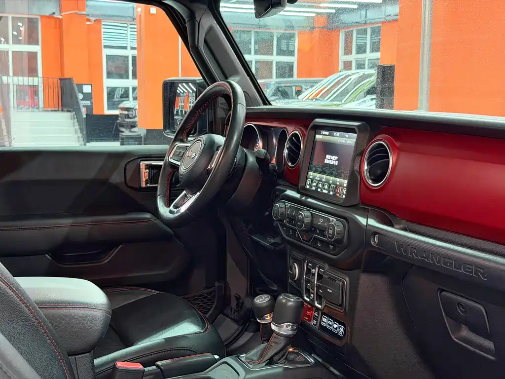 Jeep Wrangler 2023 — фото 17