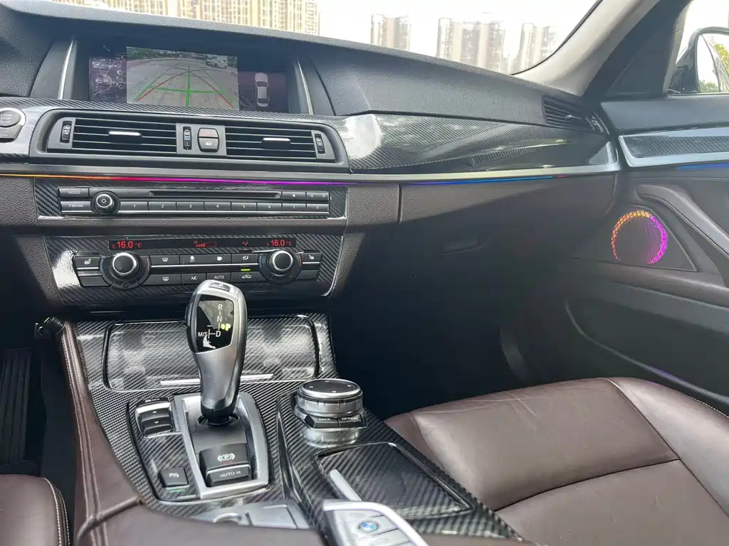 BMW 5 Series 2015 — фото 14