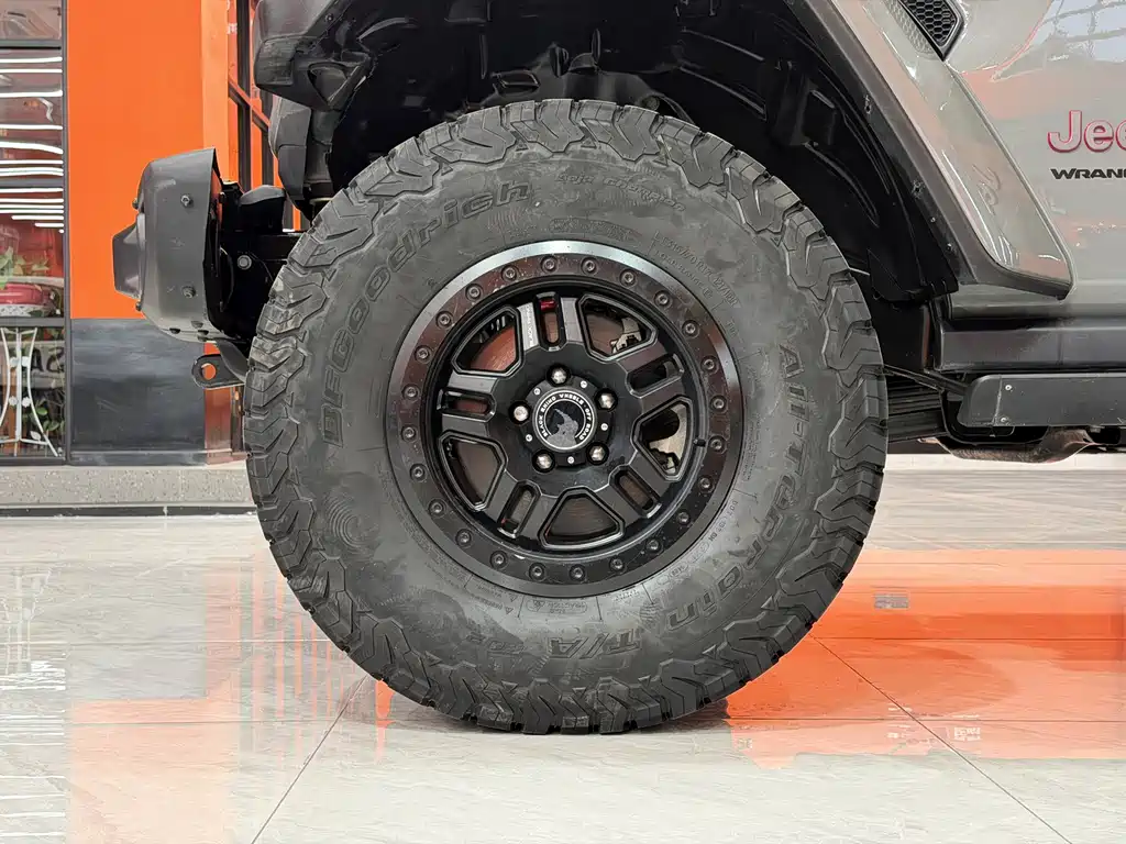 Jeep Wrangler 2023 — фото 24