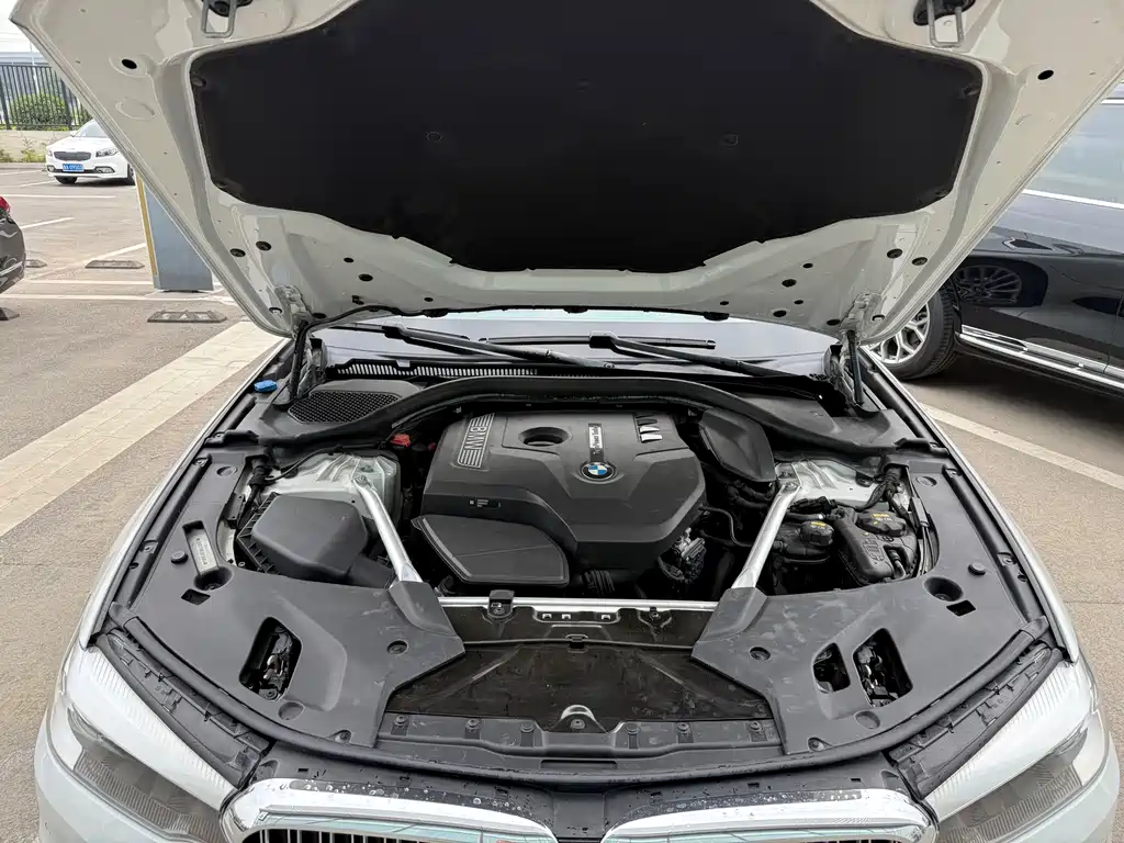 BMW 5 Series 2019 — фото 12