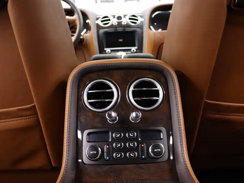 Bentley Flying Spur 2012 — фото 21