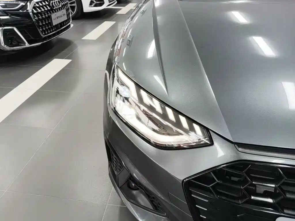 Audi A4L 2023 — фото 13