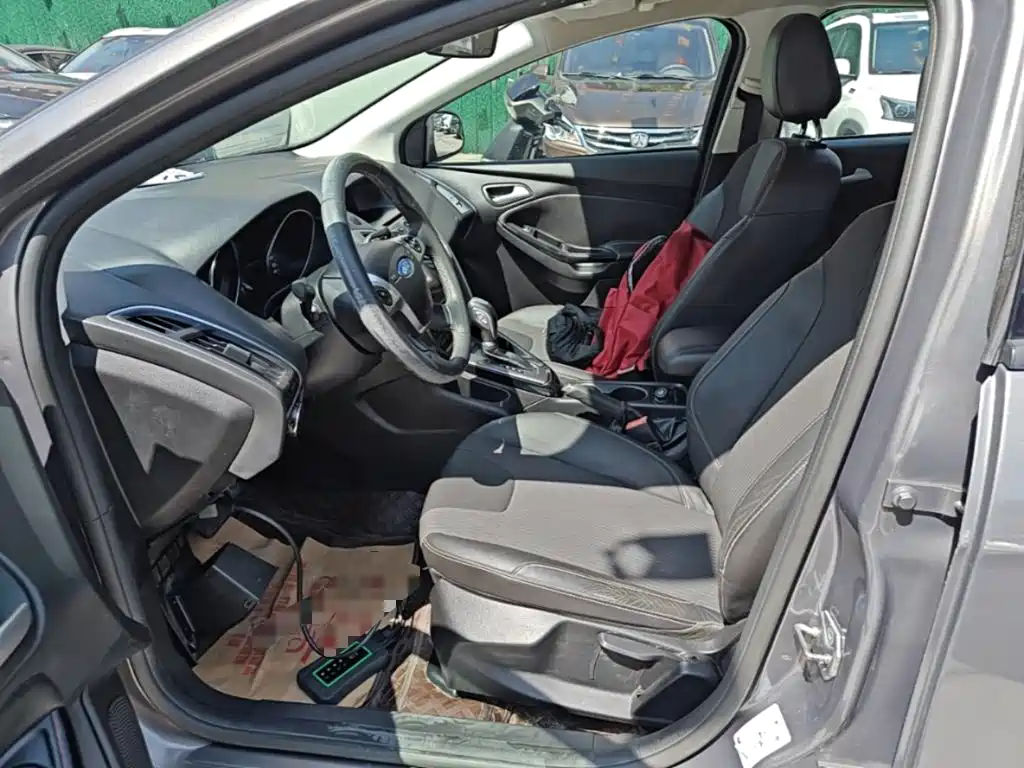 Ford Focus 2015 — фото 15
